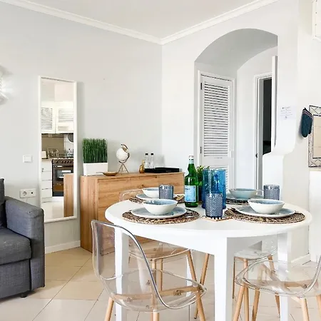 Sea View Apartment *